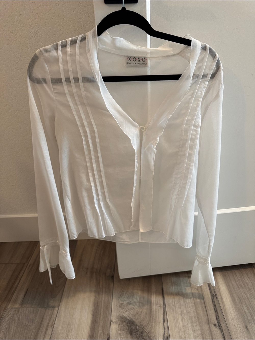 XOXO White Sheer Pintuck V-Neck Button-Front Blouse